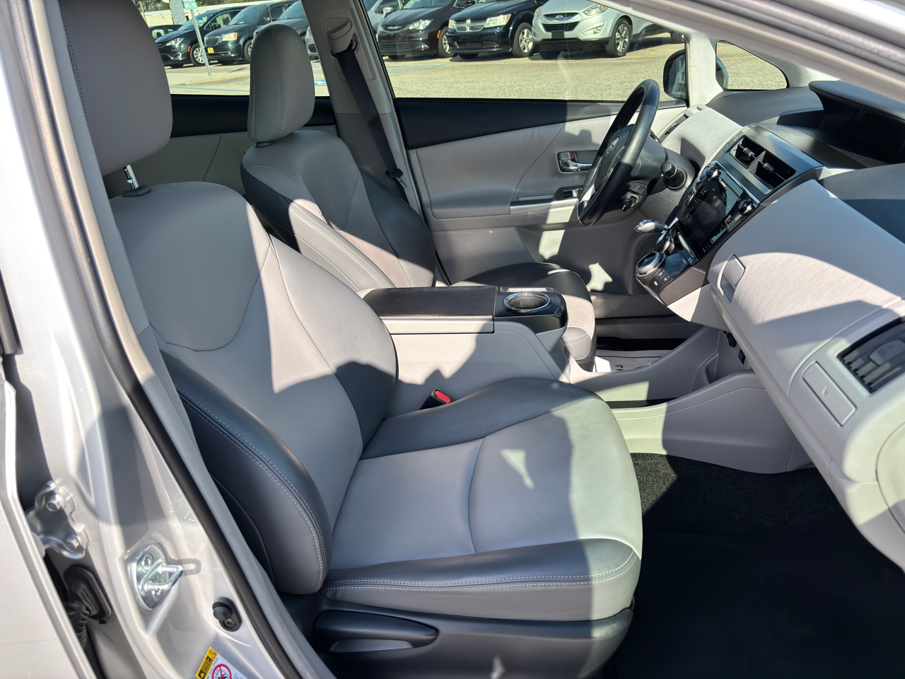 2016 Toyota Prius V Five photo 23