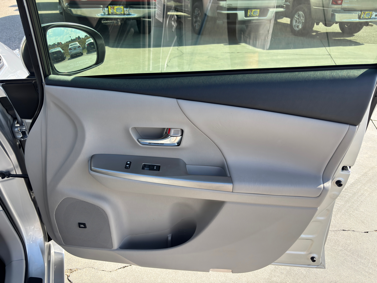 2016 Toyota Prius V Five photo 25
