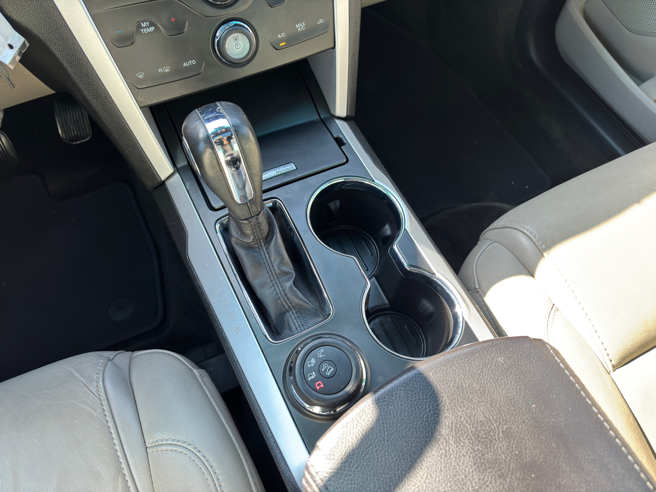 2015 Ford Explorer XLT photo 17