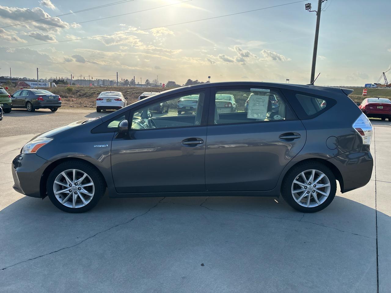 Toyota Prius V 5dr Wgn Five (Natl) 2012