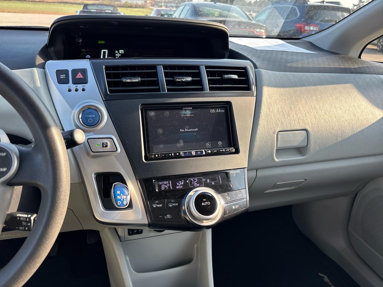 Toyota Prius V 5dr Wgn Five (Natl) 2012