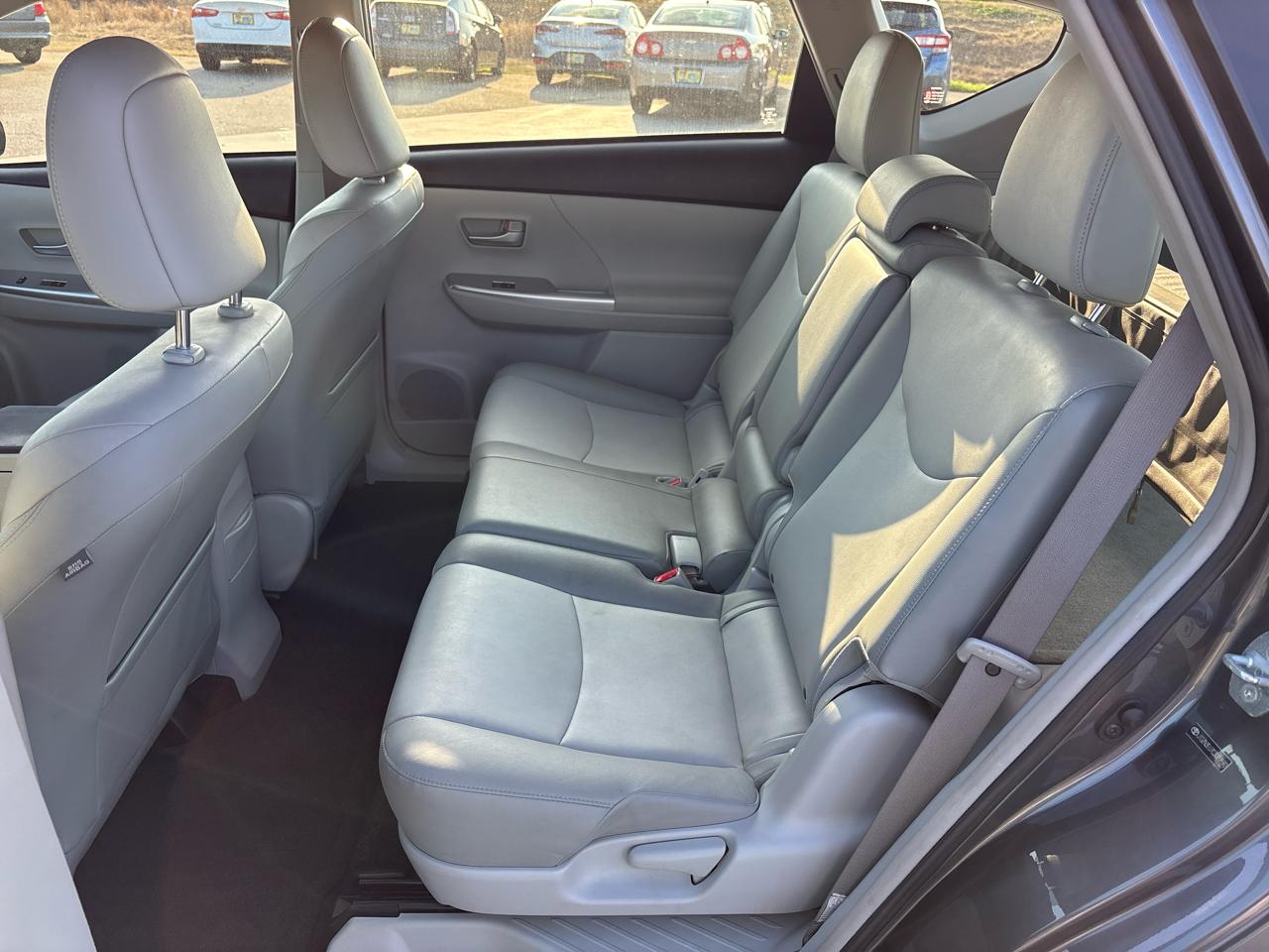 Toyota Prius V 5dr Wgn Five (Natl) 2012