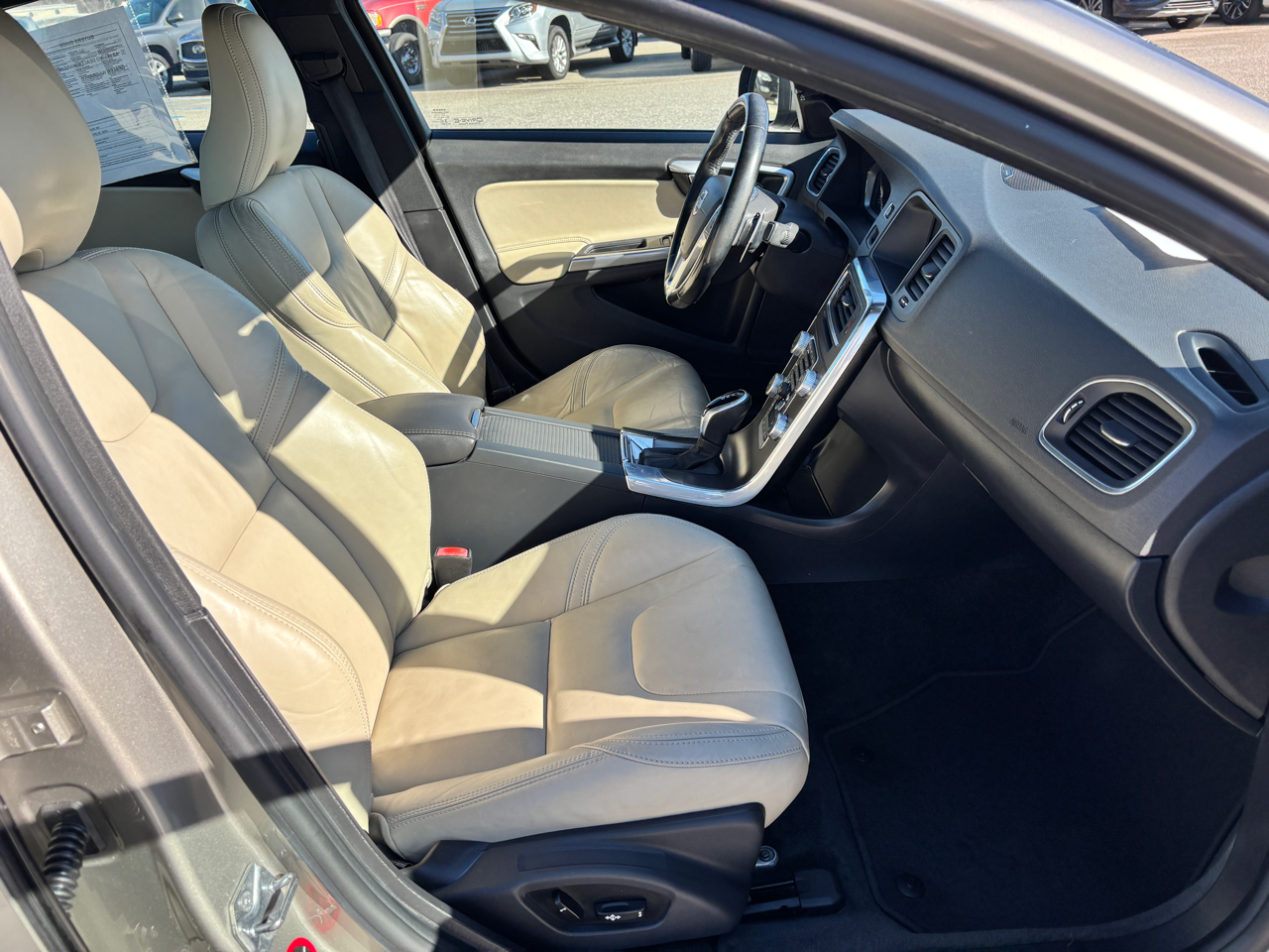 Volvo S60 2015.5 4dr Sdn T5 Drive-E Platinum FWD 2015