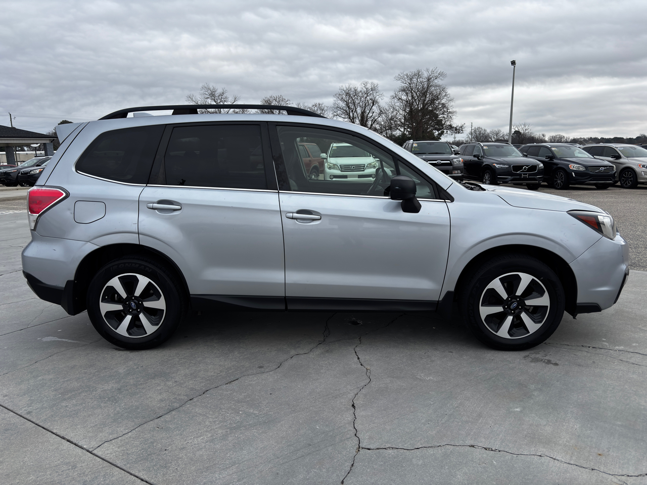 Subaru Forester 2.5i Limited CVT 2017