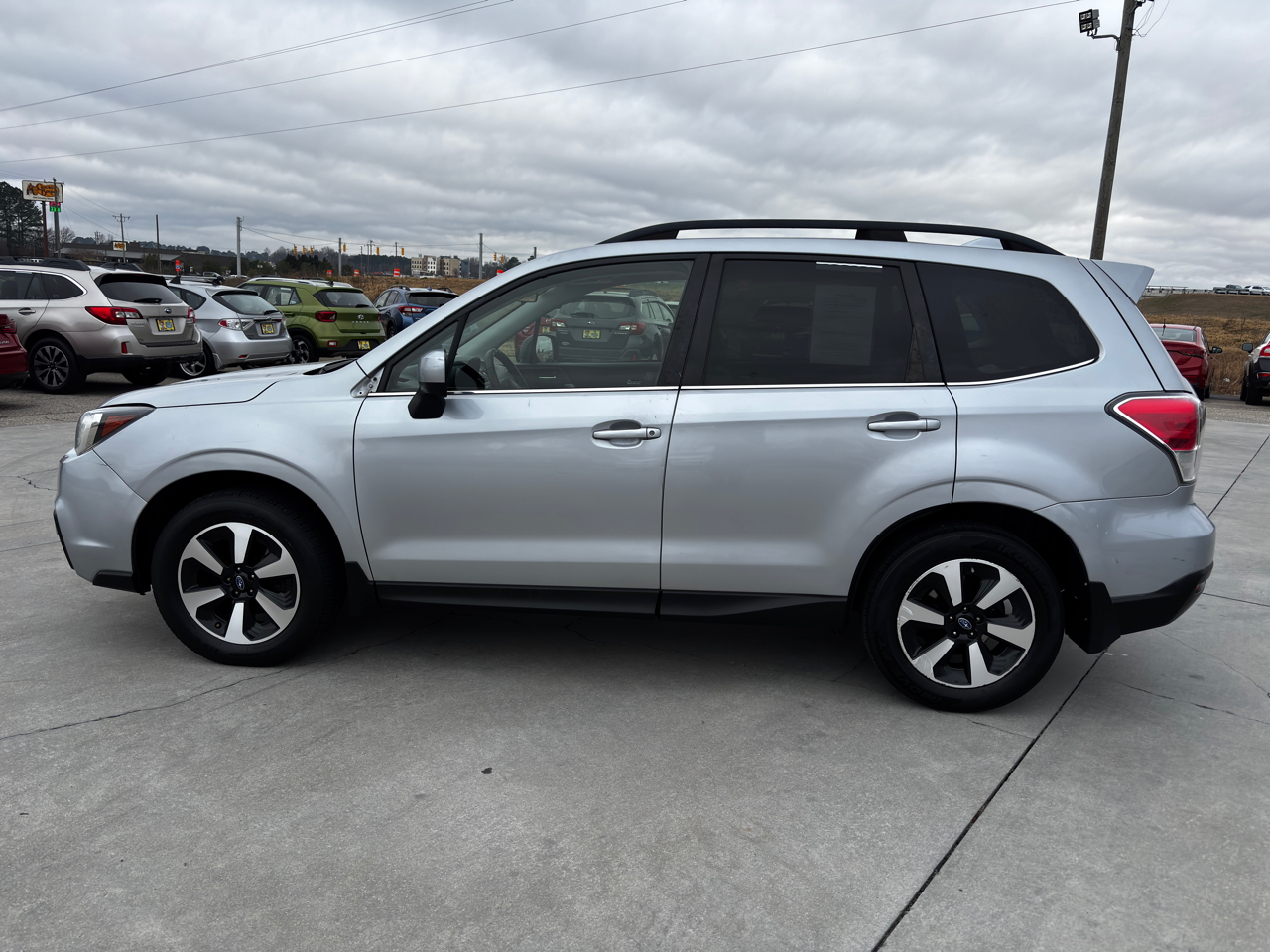 Subaru Forester 2.5i Limited CVT 2017