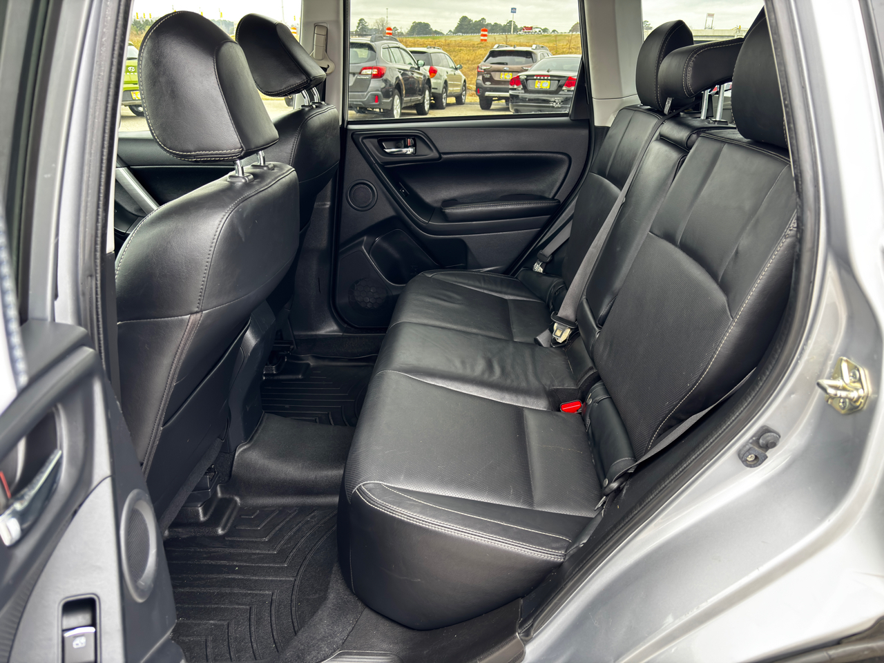 Subaru Forester 2.5i Limited CVT 2017