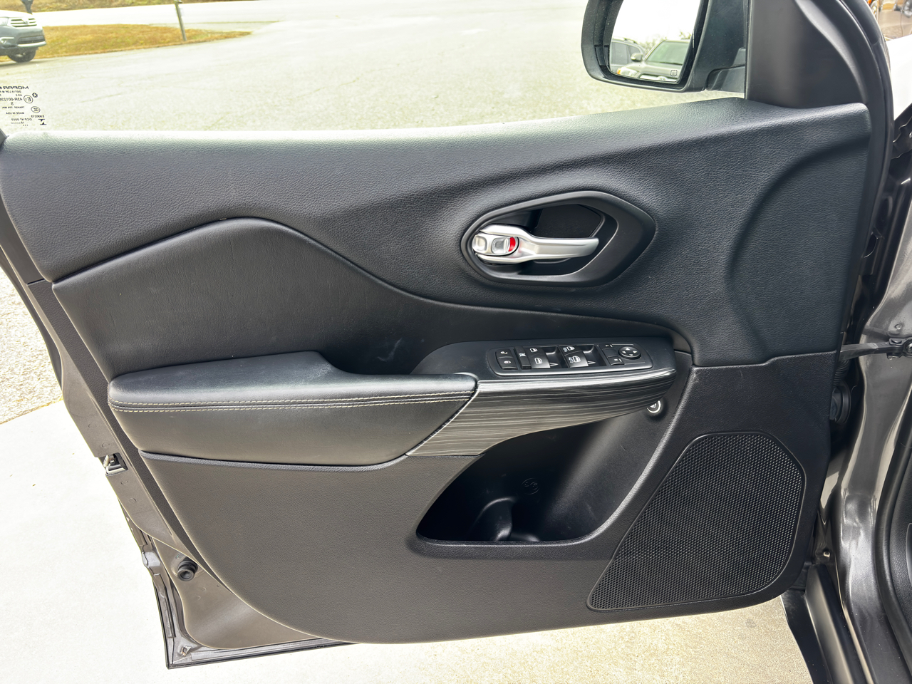 Jeep Cherokee 4WD 4dr Limited 2016