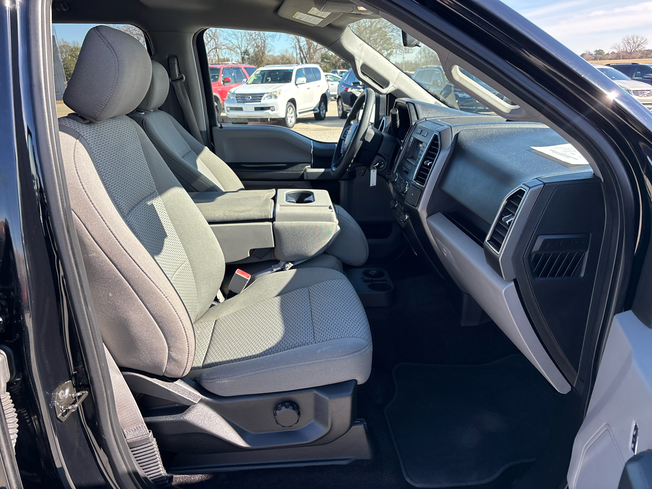Ford F-150 2WD SuperCrew 145" XLT 2018