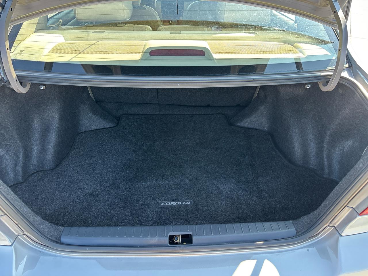 Toyota Corolla 4dr Sdn Auto LE (Natl) 2003