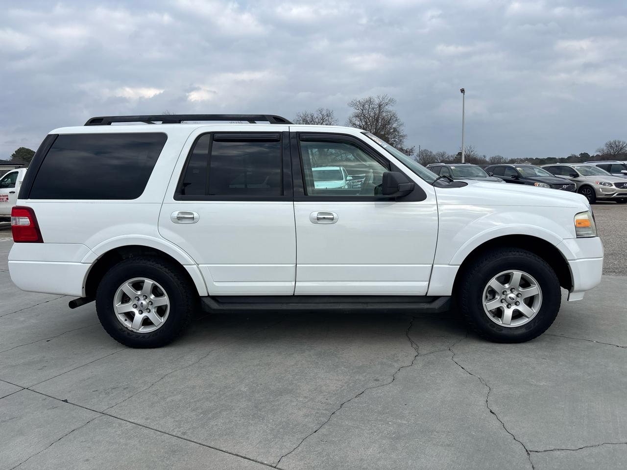 Ford Expedition 4WD 4dr XLT 2010