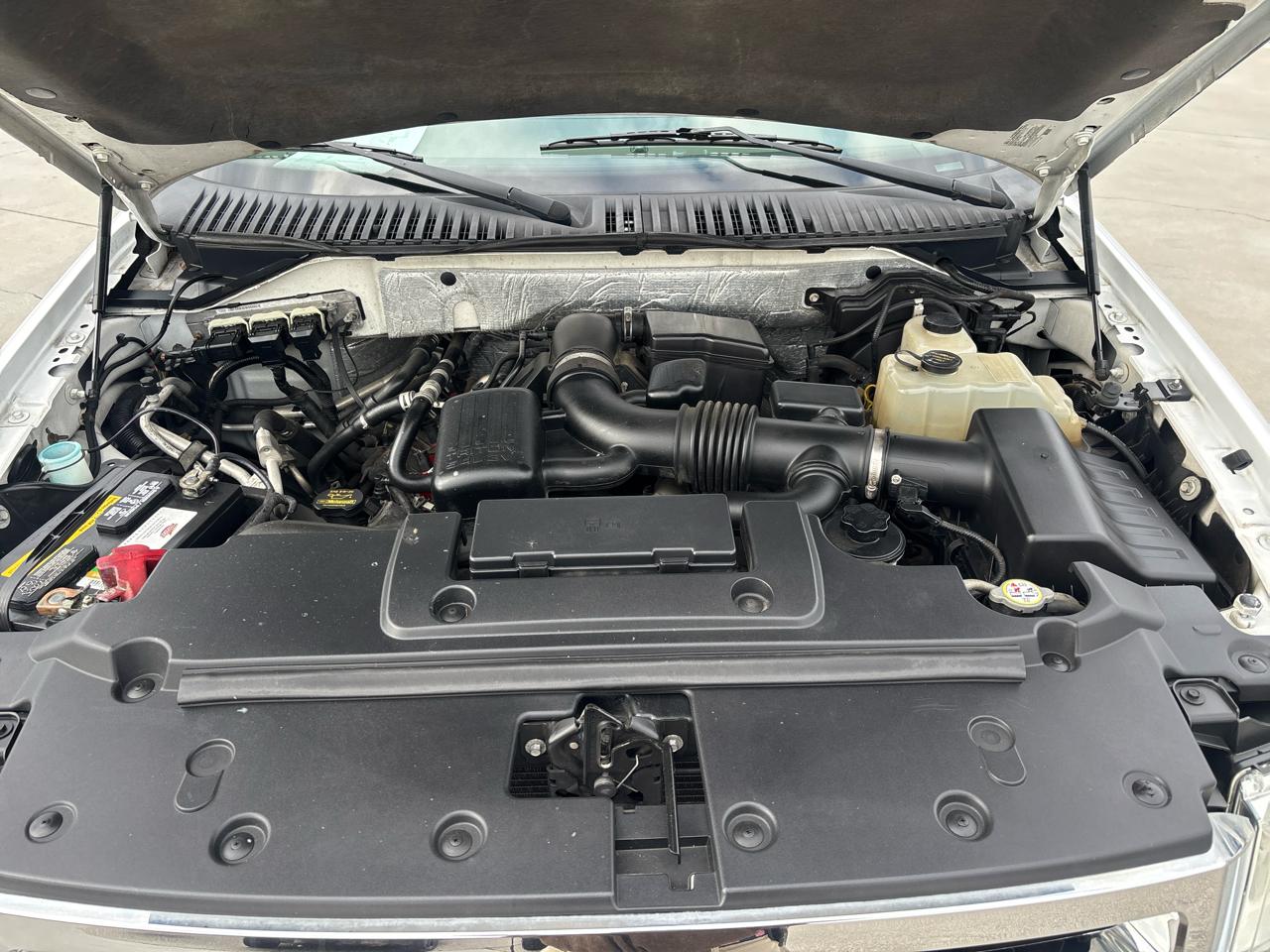 Ford Expedition 4WD 4dr XLT 2010