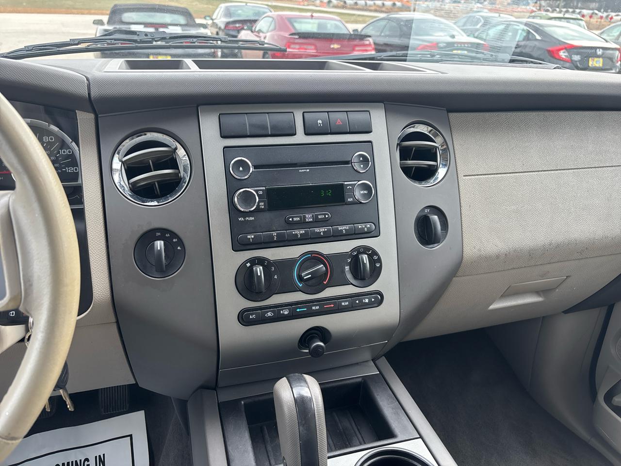 Ford Expedition 4WD 4dr XLT 2010