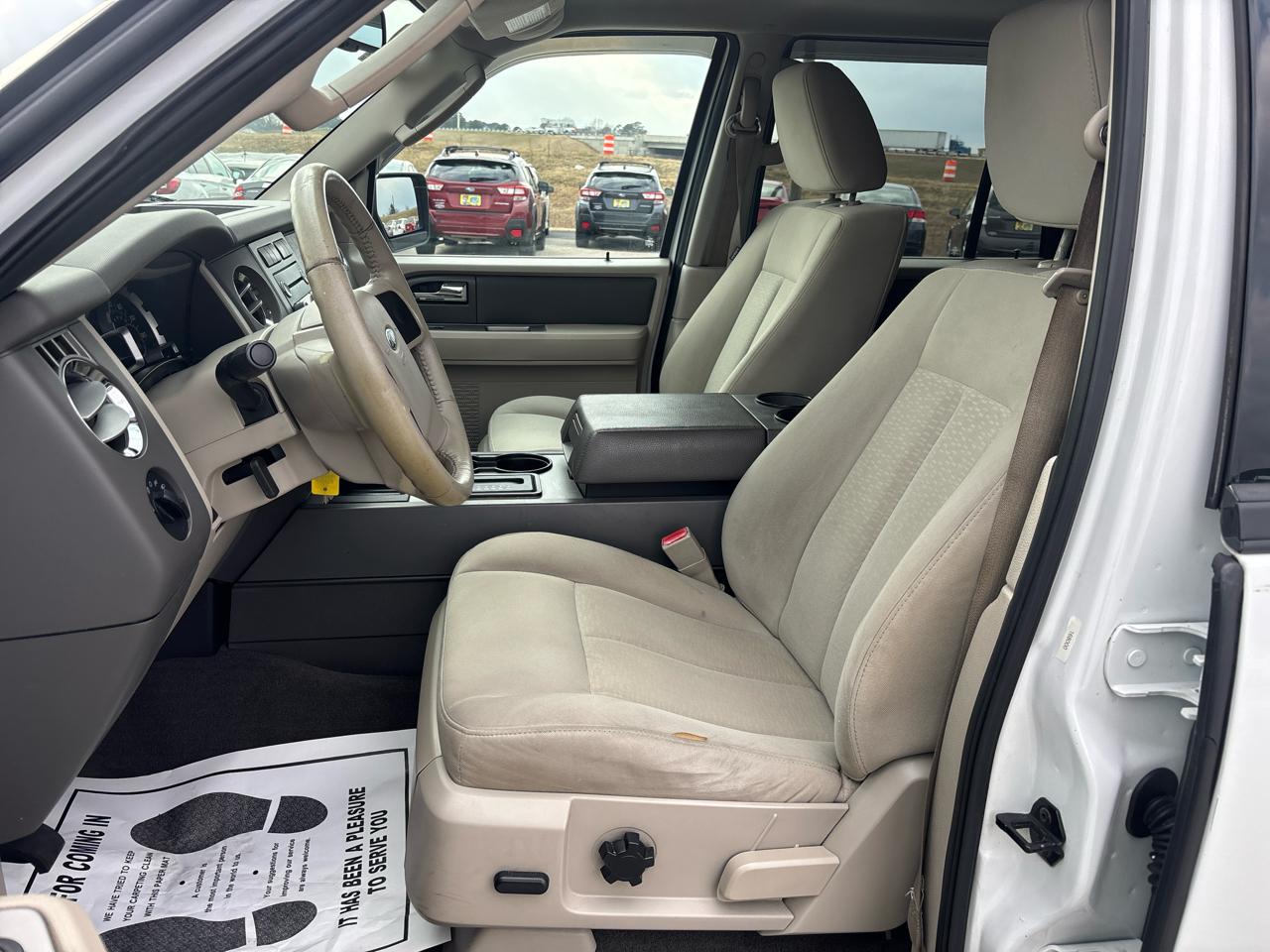 Ford Expedition 4WD 4dr XLT 2010