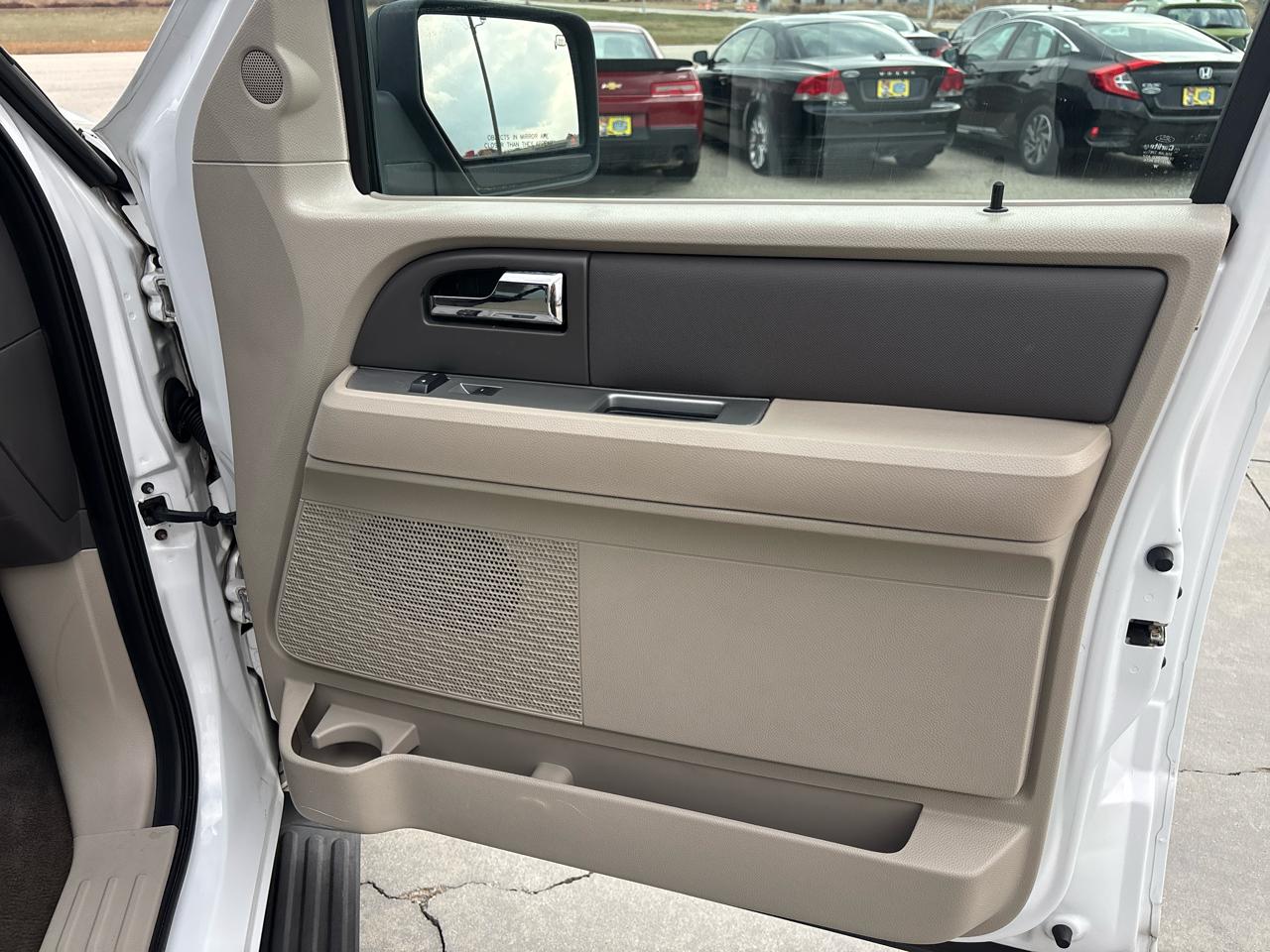 Ford Expedition 4WD 4dr XLT 2010