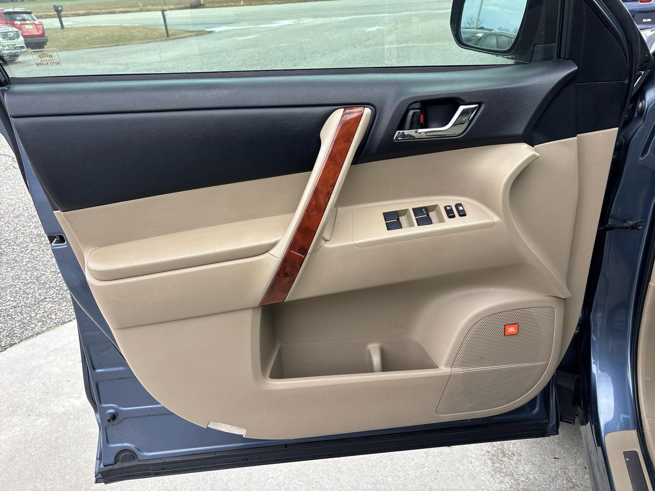 Toyota Highlander FWD 4dr V6 Limited (Natl) 2013