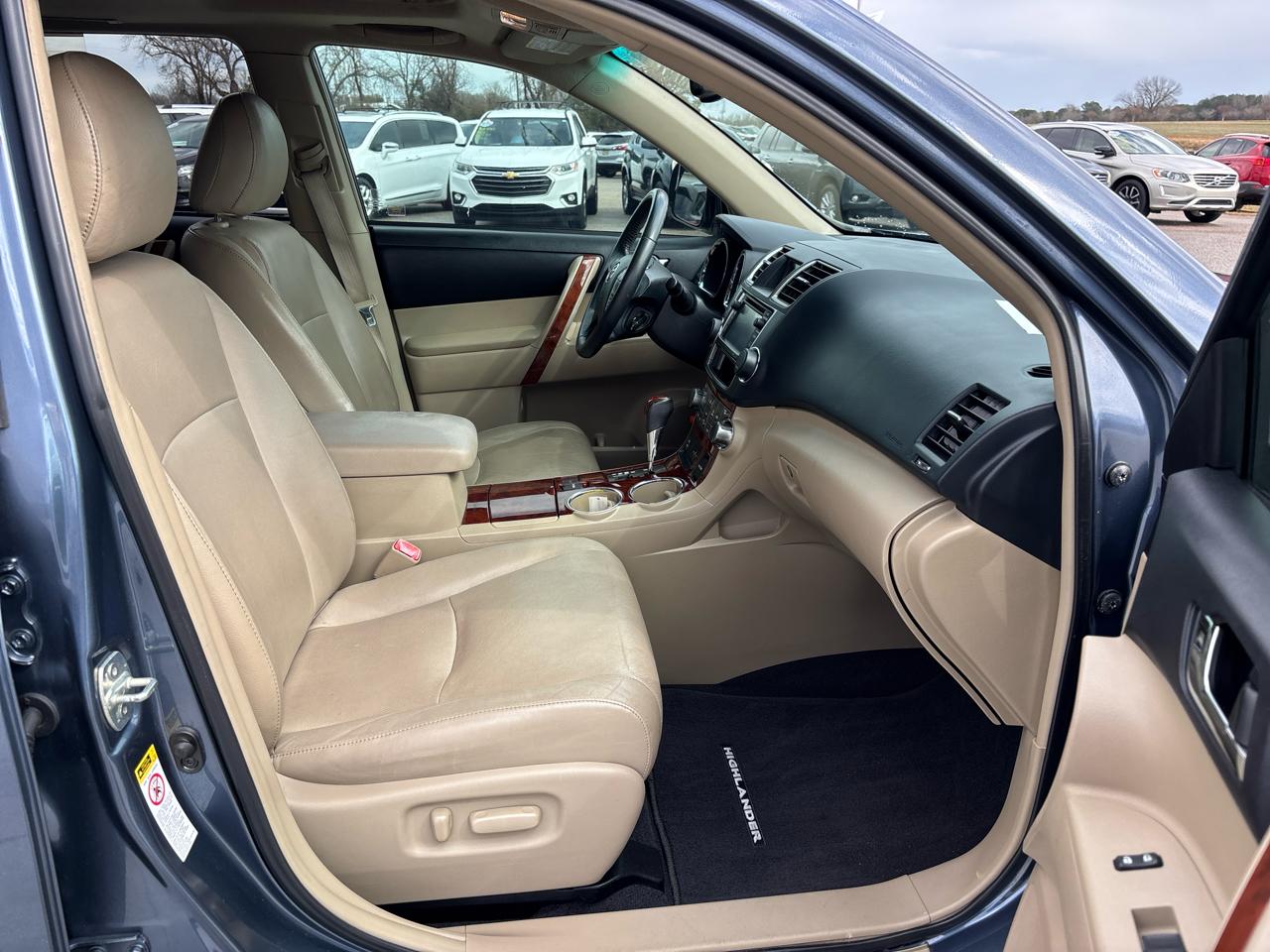 Toyota Highlander FWD 4dr V6 Limited (Natl) 2013