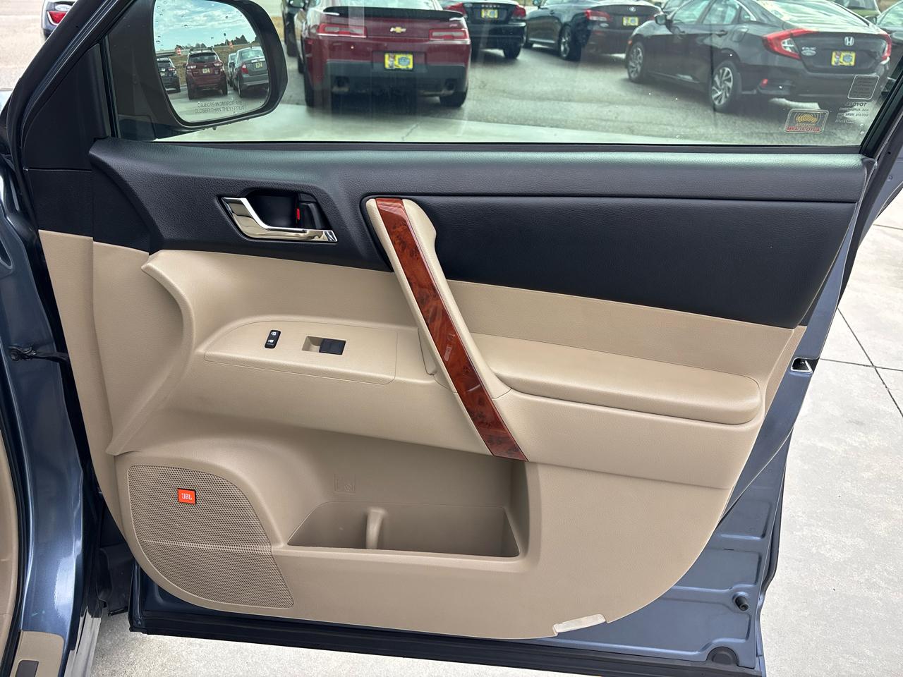 Toyota Highlander FWD 4dr V6 Limited (Natl) 2013