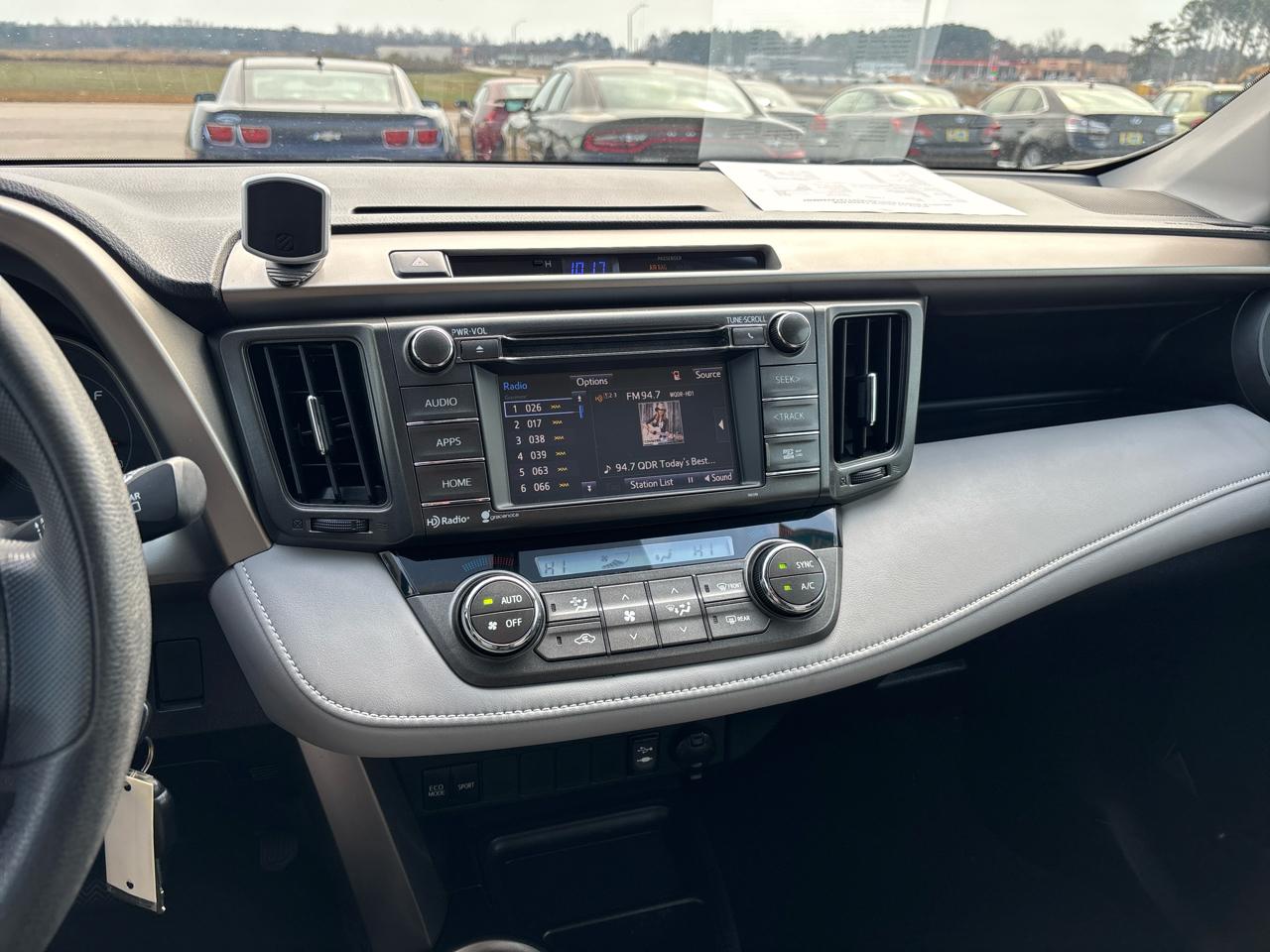 Toyota RAV4 FWD 4dr XLE (Natl) 2015