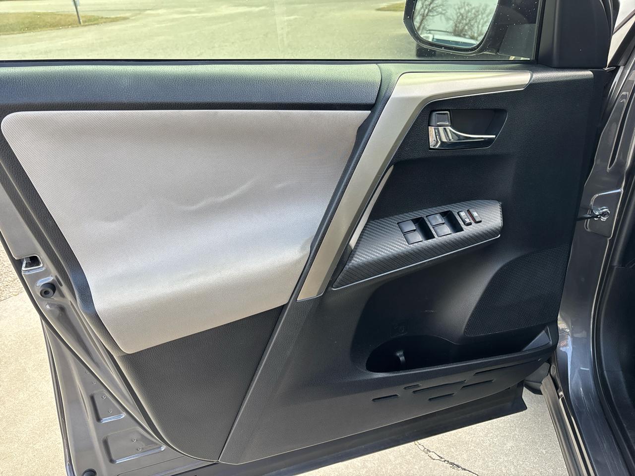 Toyota RAV4 FWD 4dr XLE (Natl) 2015