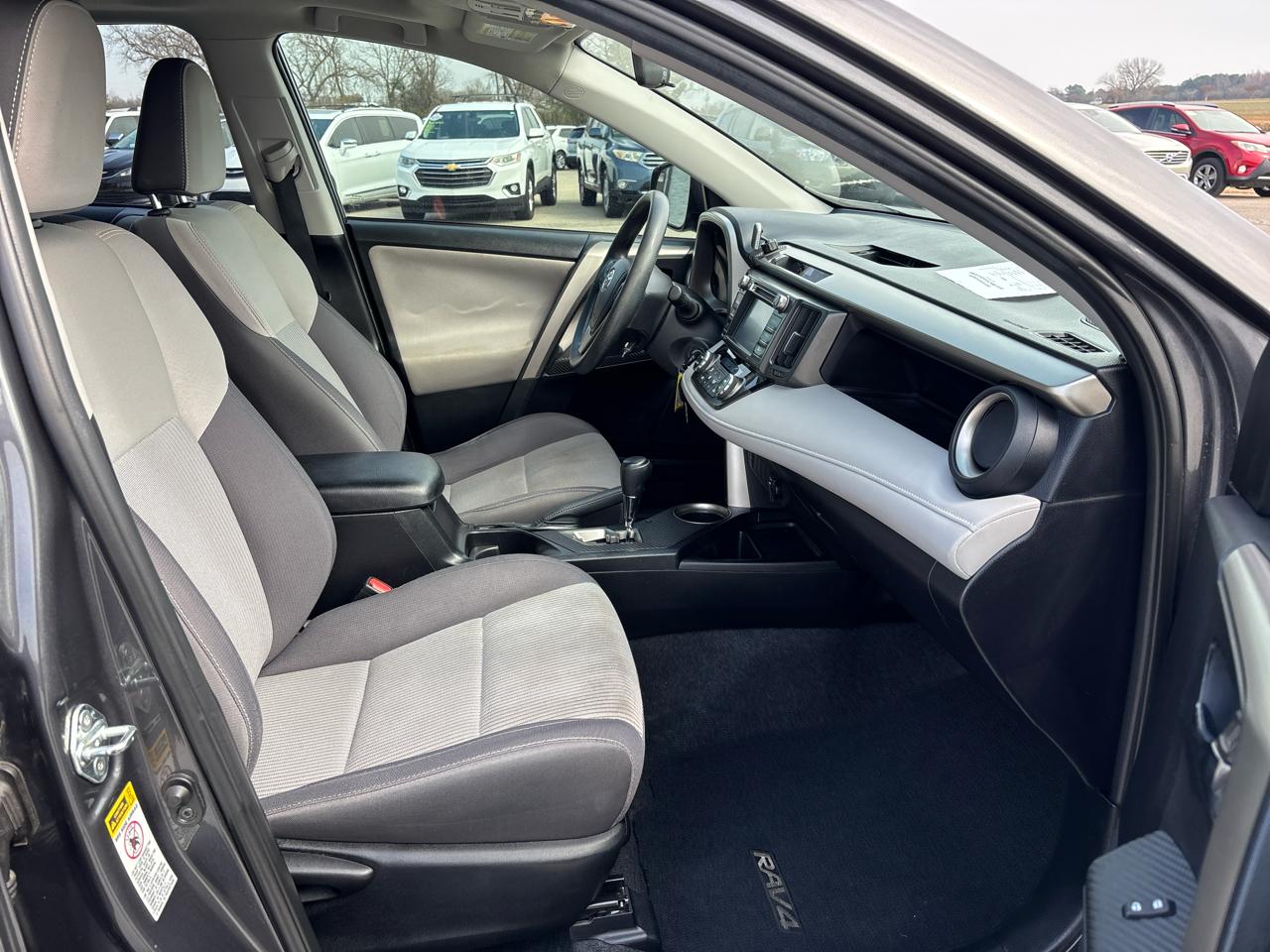 Toyota RAV4 FWD 4dr XLE (Natl) 2015