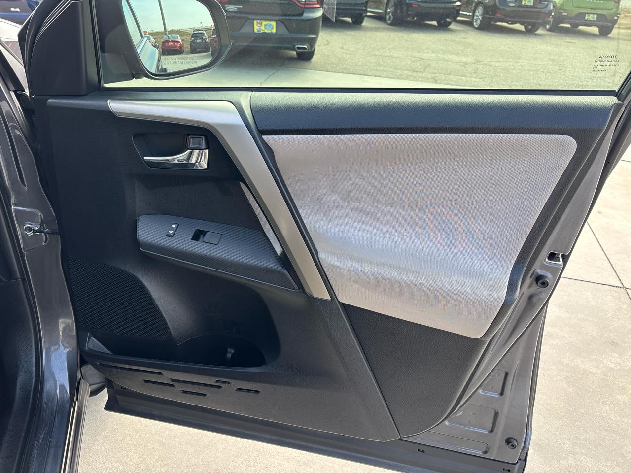 Toyota RAV4 FWD 4dr XLE (Natl) 2015