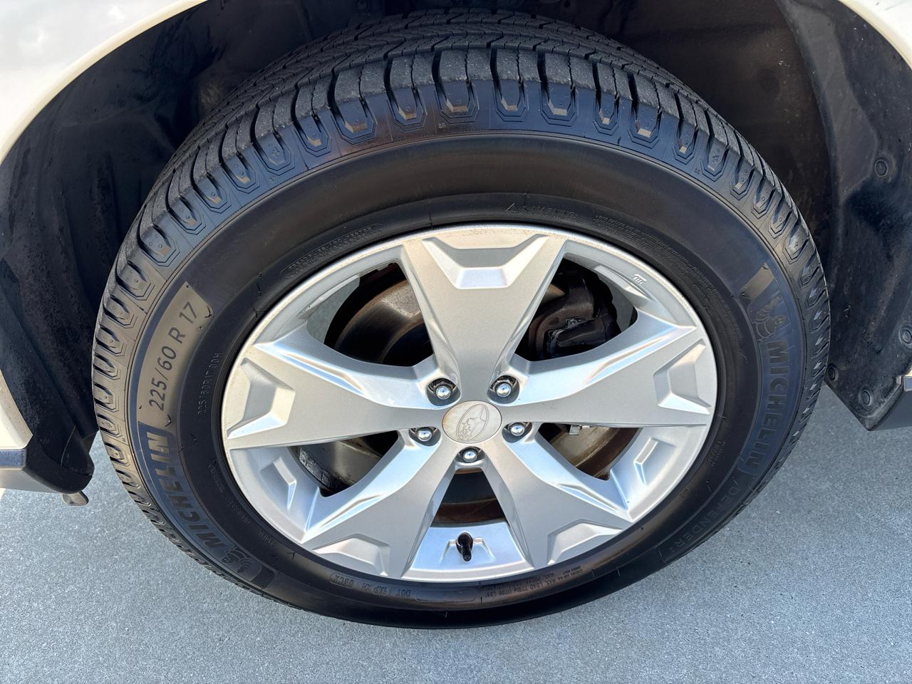 Subaru Forester 4dr CVT 2.5i Premium PZEV 2015