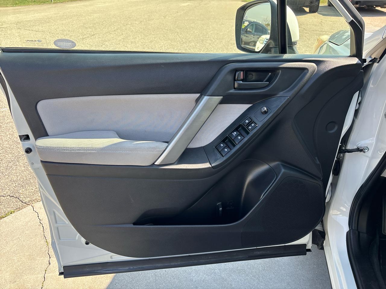 Subaru Forester 4dr CVT 2.5i Premium PZEV 2015