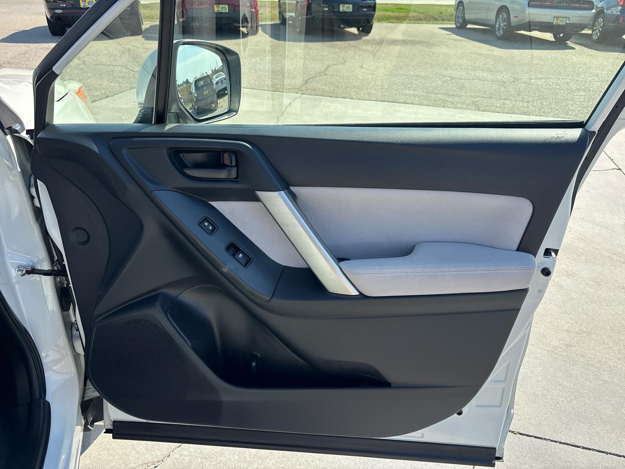 Subaru Forester 4dr CVT 2.5i Premium PZEV 2015