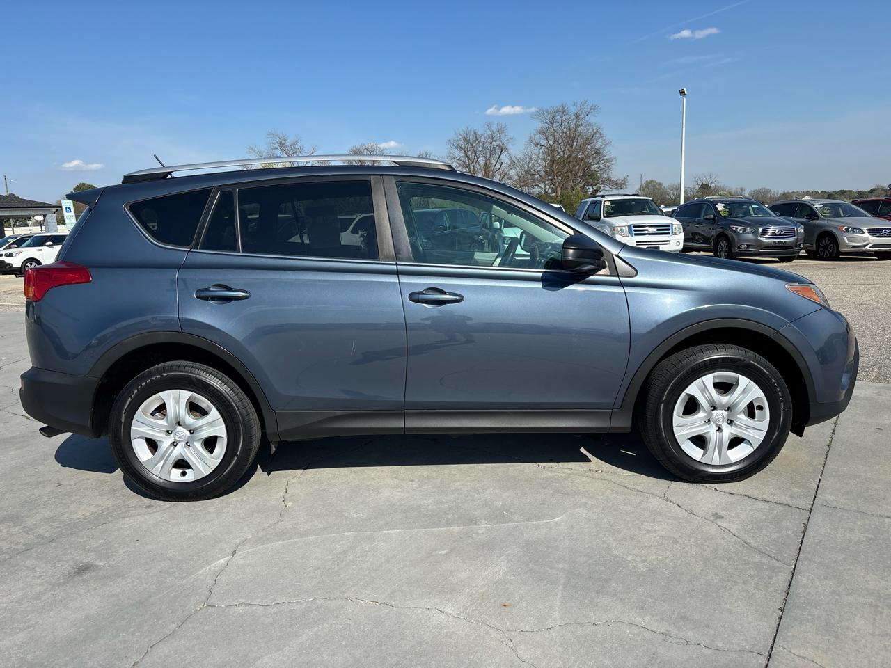 Toyota RAV4 AWD 4dr LE (Natl) 2013