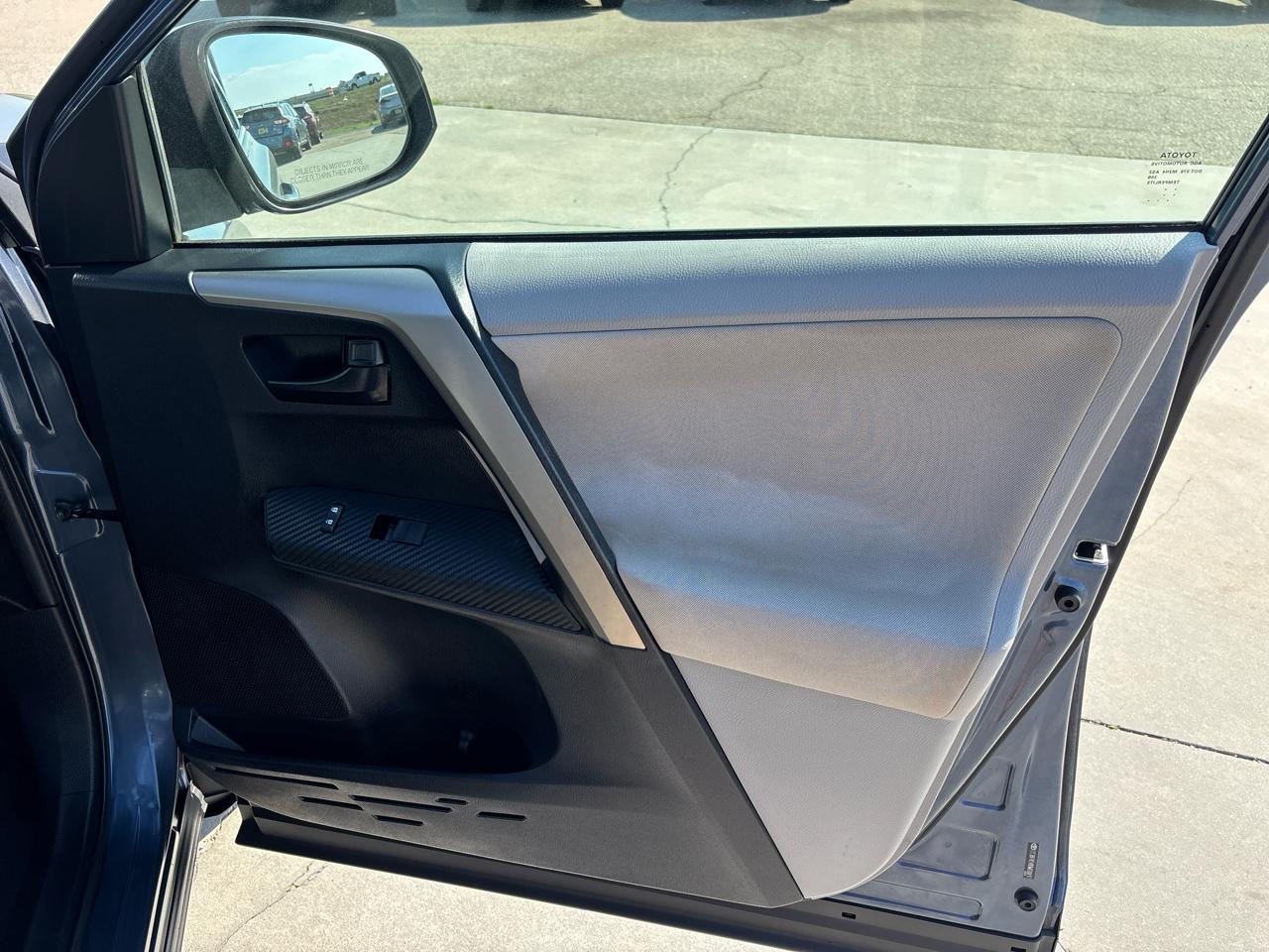 Toyota RAV4 AWD 4dr LE (Natl) 2013