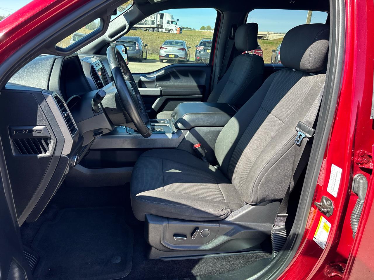 Ford F-150 2WD SuperCrew 145" XLT 2017