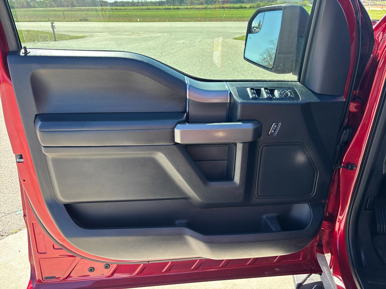 Ford F-150 2WD SuperCrew 145" XLT 2017