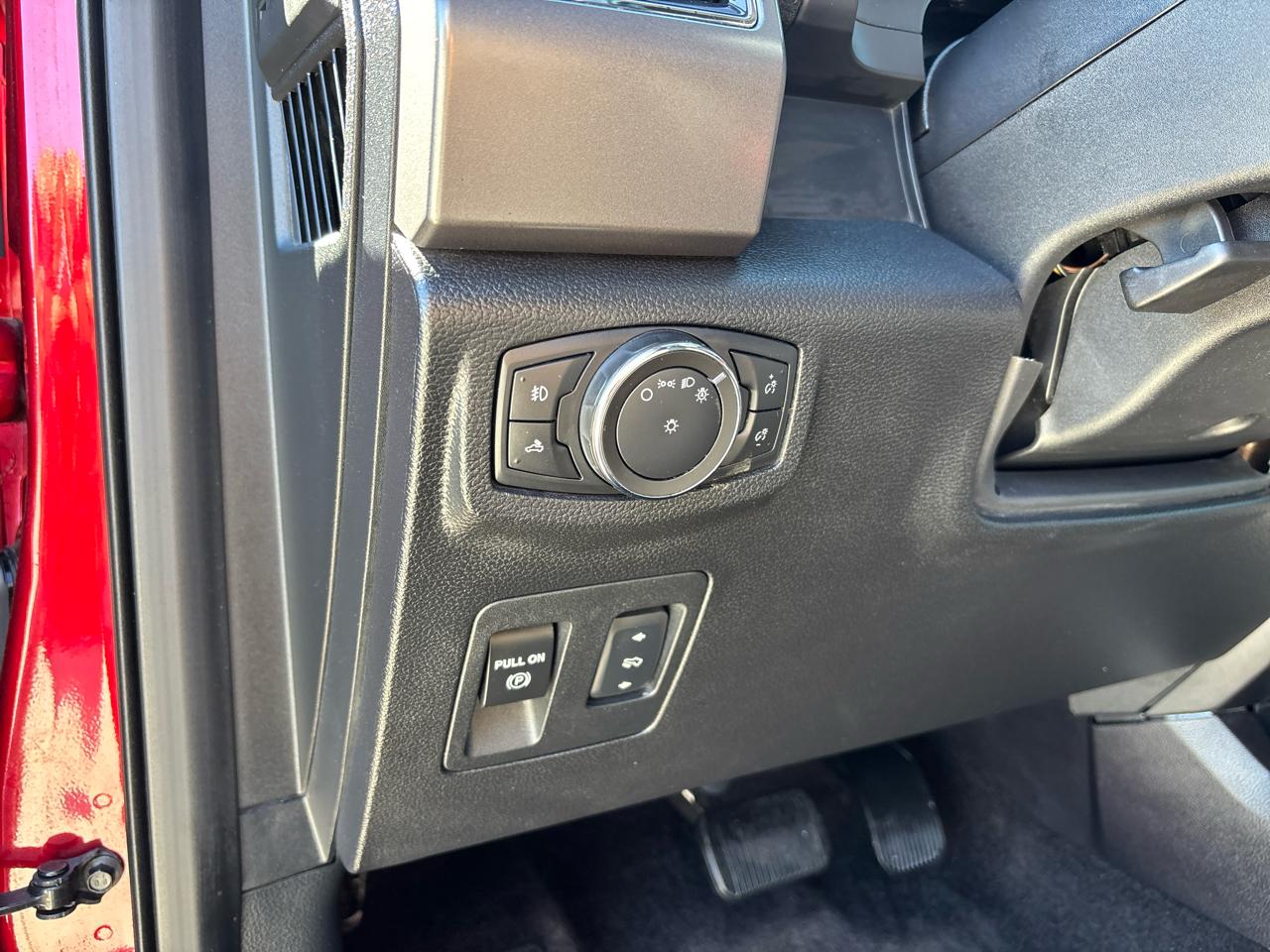 Ford F-150 2WD SuperCrew 145" XLT 2017