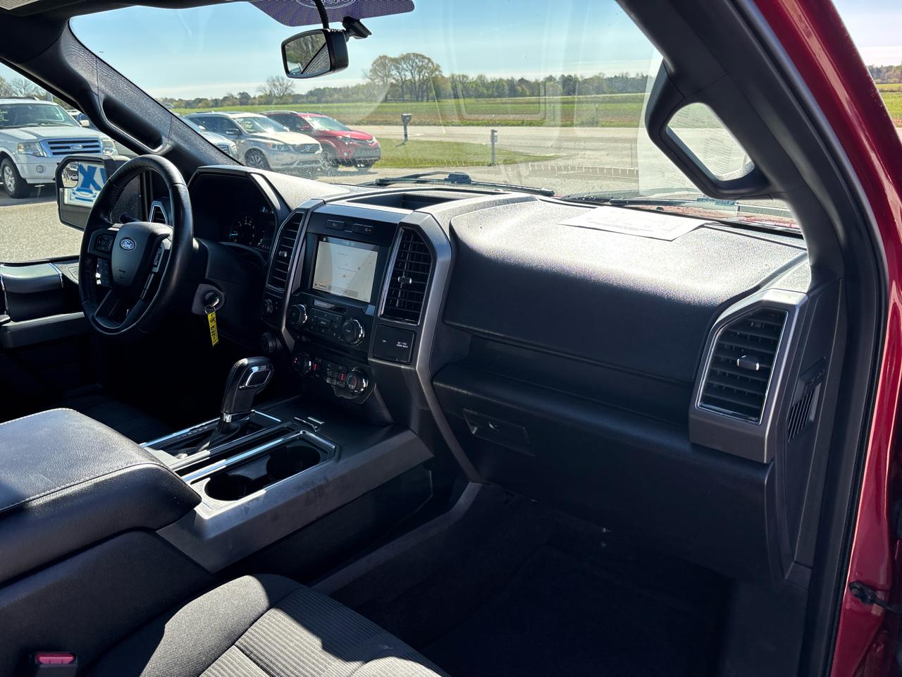 Ford F-150 2WD SuperCrew 145" XLT 2017