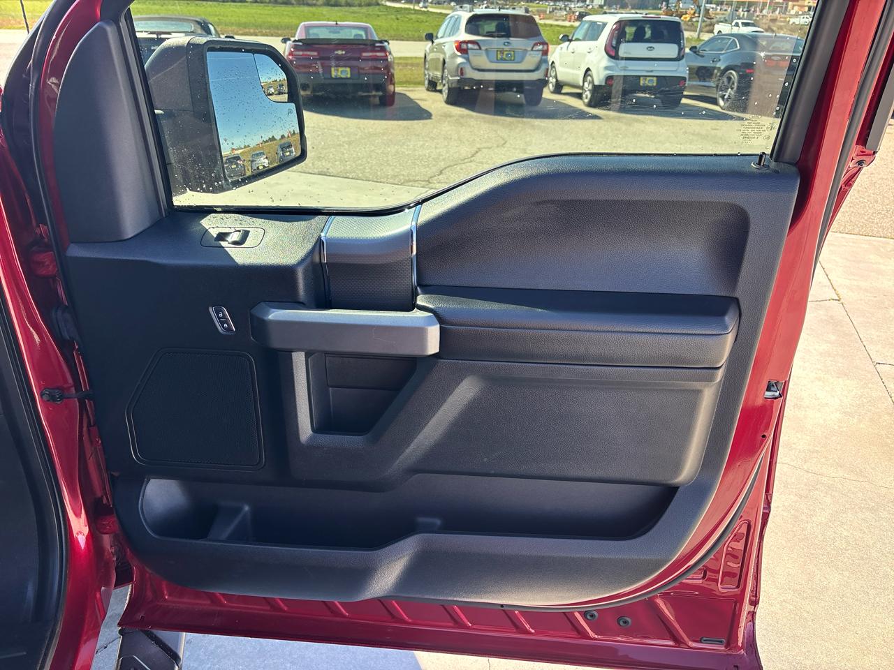 Ford F-150 2WD SuperCrew 145" XLT 2017