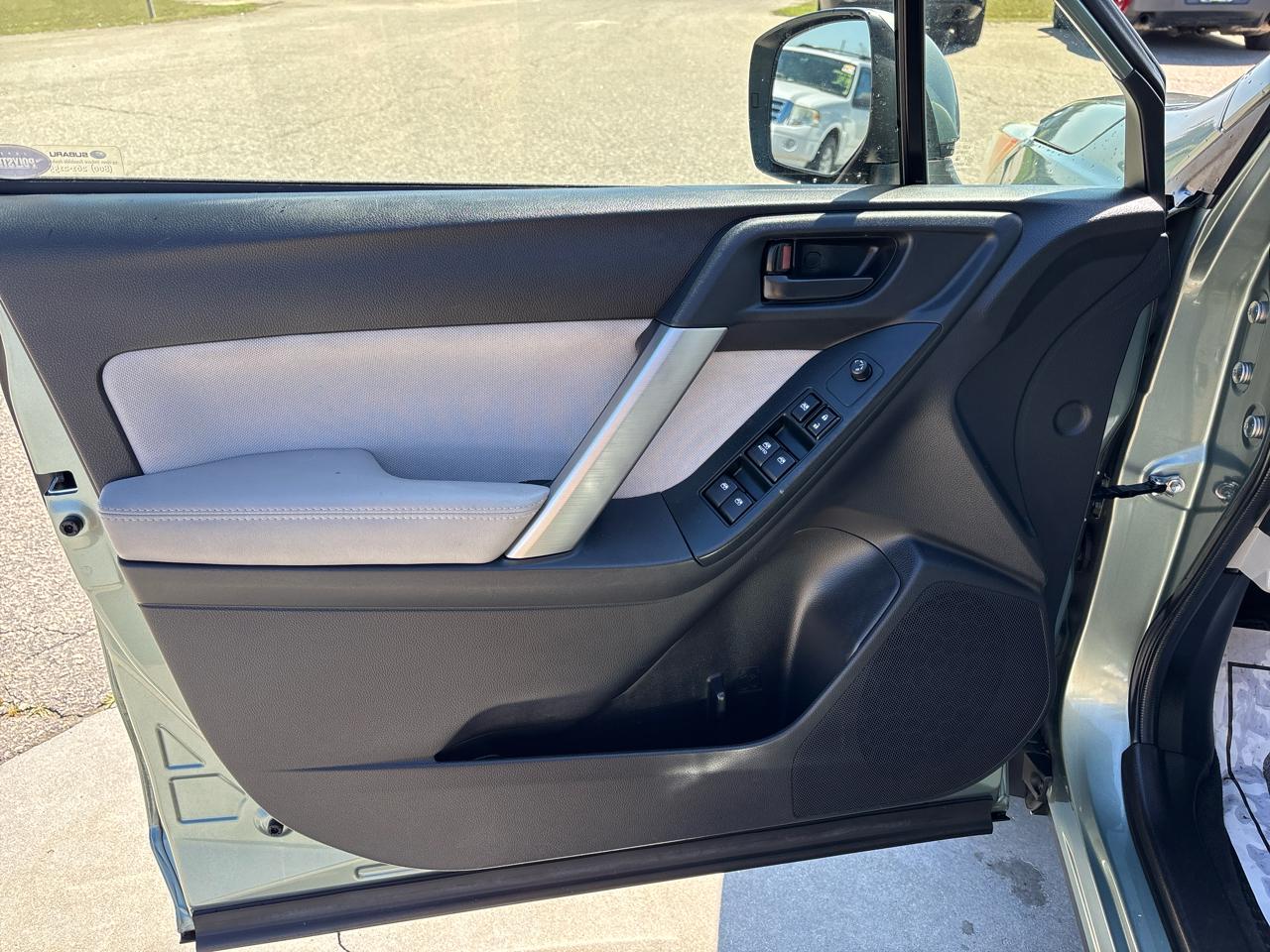 Subaru Forester 4dr CVT 2.5i Premium PZEV 2016