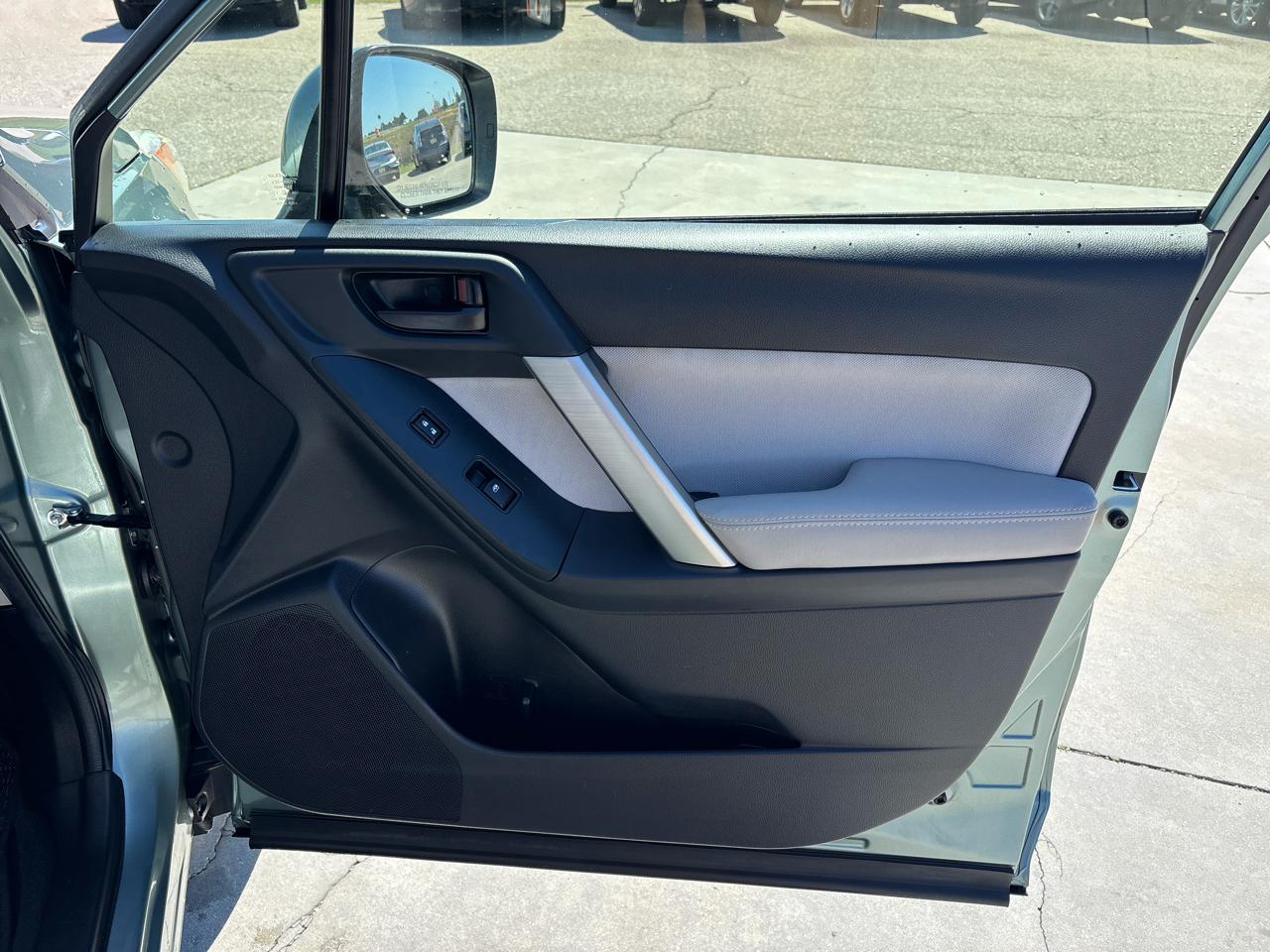 Subaru Forester 4dr CVT 2.5i Premium PZEV 2016