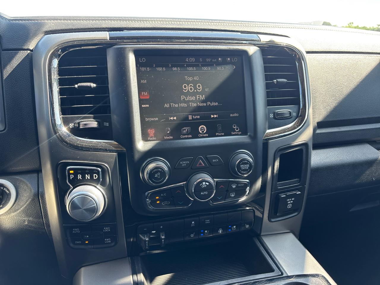 RAM 1500 4WD Quad Cab 140.5" Sport 2014