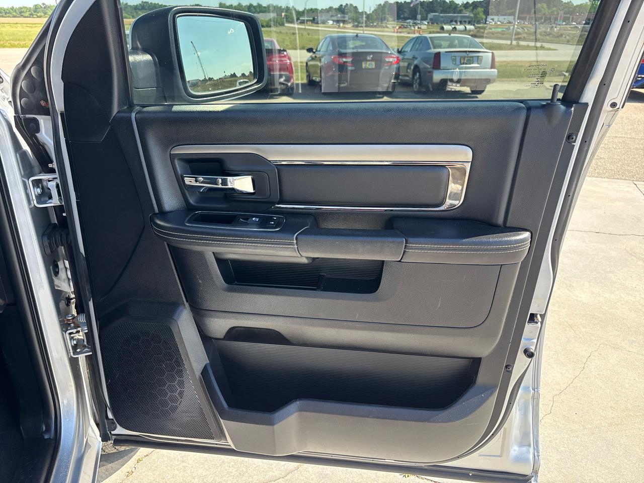 RAM 1500 4WD Quad Cab 140.5" Sport 2014