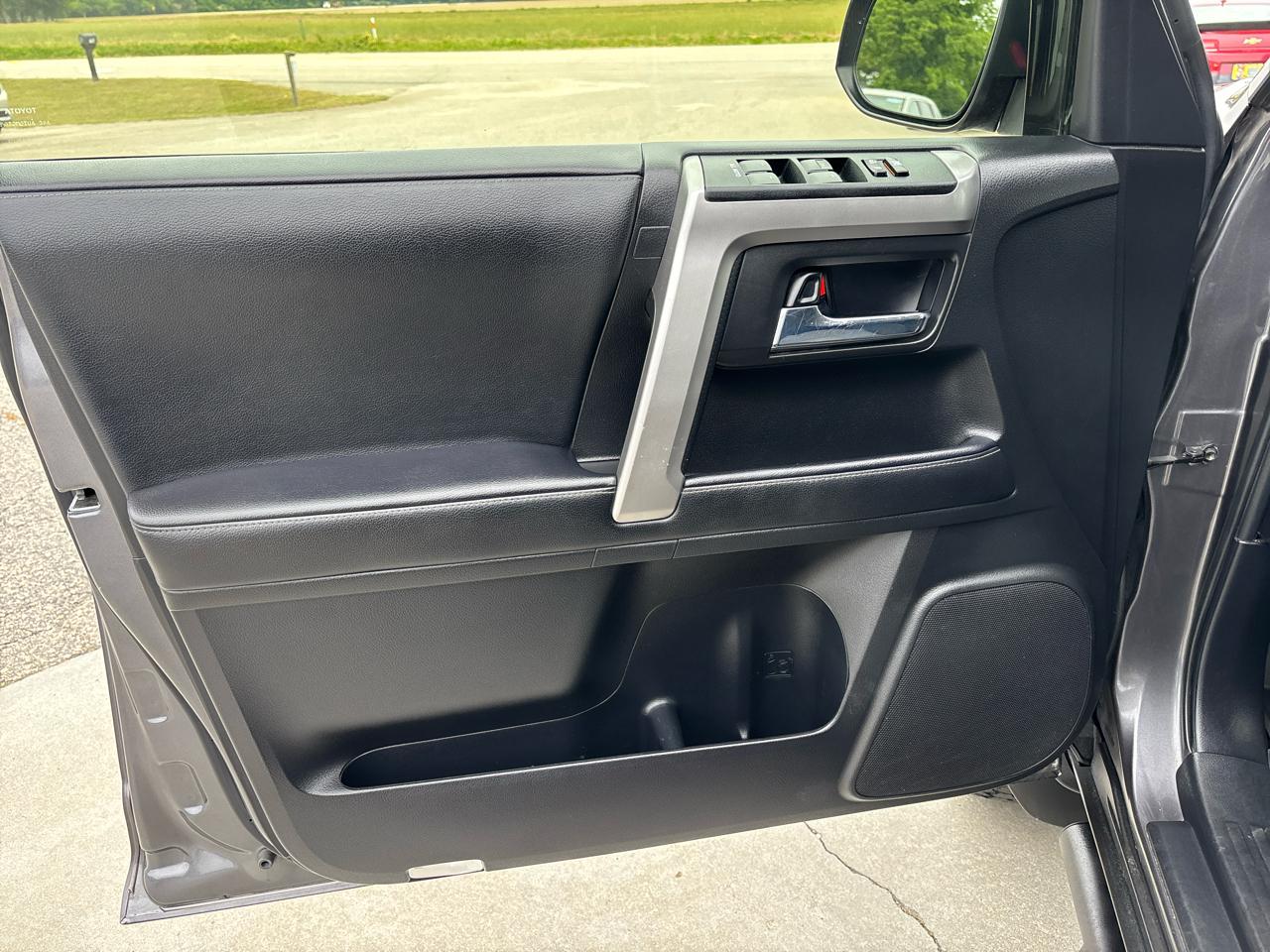 Toyota 4Runner SR5 4WD (Natl) 2022