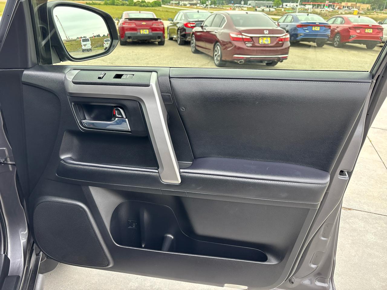 Toyota 4Runner SR5 4WD (Natl) 2022