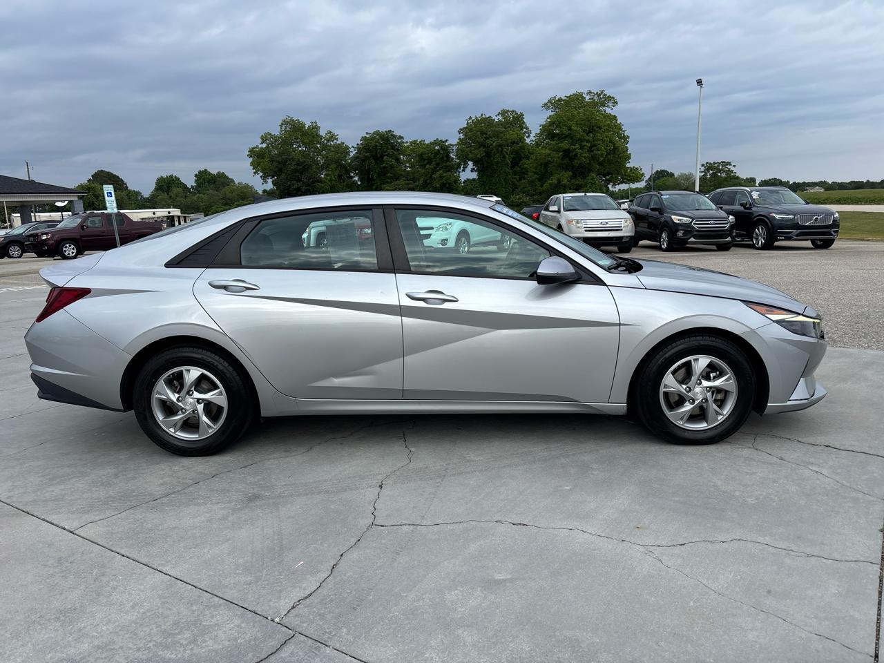 Hyundai Elantra SE IVT 2021