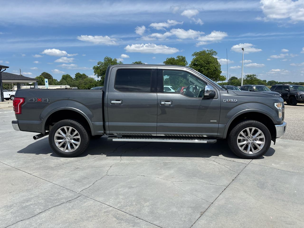 Ford F-150 4WD SuperCrew 145" Lariat 2017