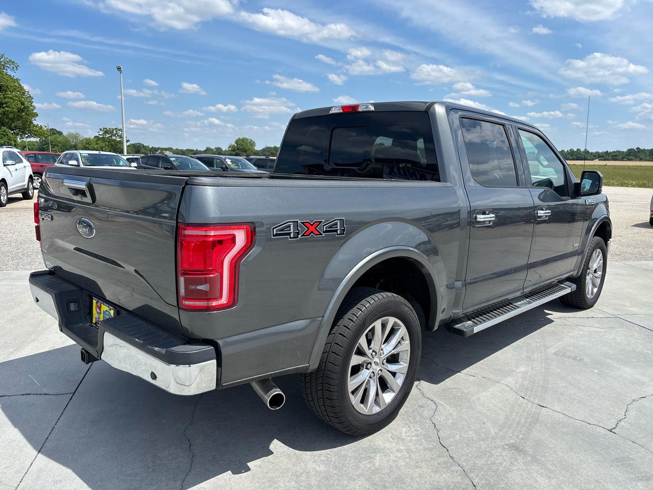 Ford F-150 4WD SuperCrew 145" Lariat 2017
