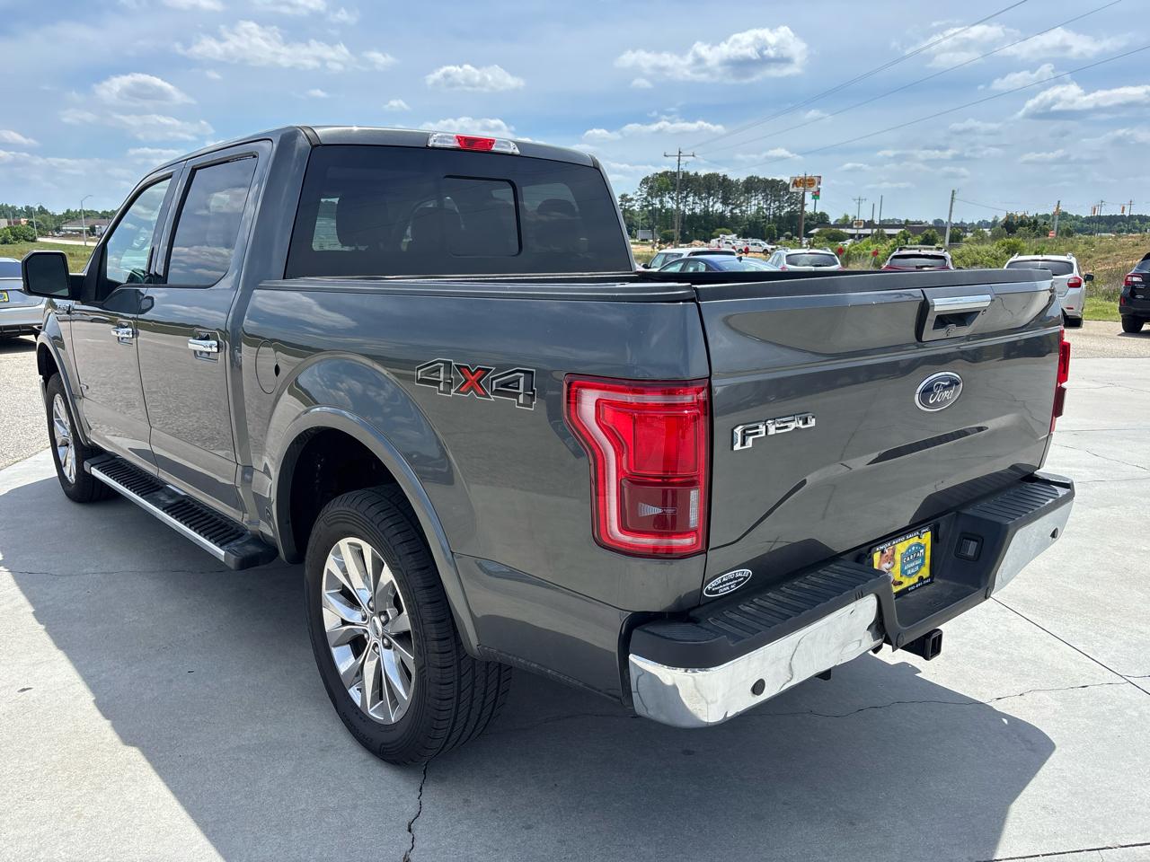 Ford F-150 4WD SuperCrew 145" Lariat 2017