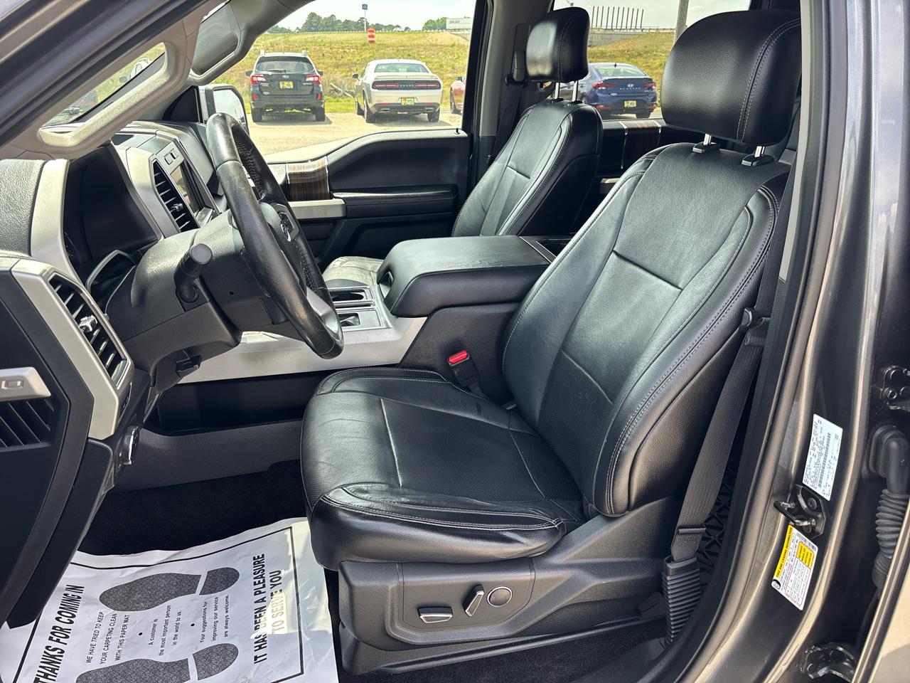 Ford F-150 4WD SuperCrew 145" Lariat 2017