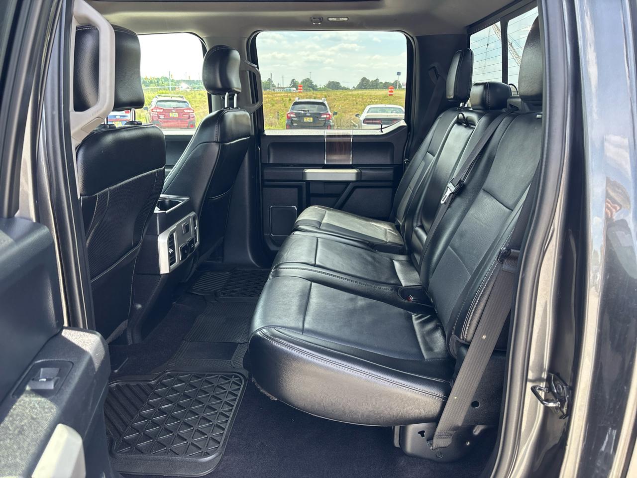 Ford F-150 4WD SuperCrew 145" Lariat 2017