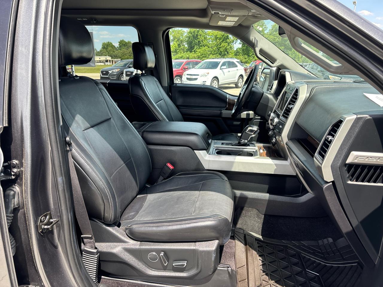 Ford F-150 4WD SuperCrew 145" Lariat 2017