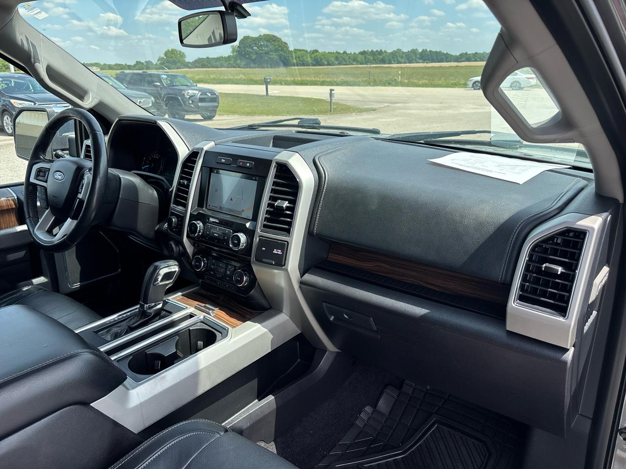 Ford F-150 4WD SuperCrew 145" Lariat 2017