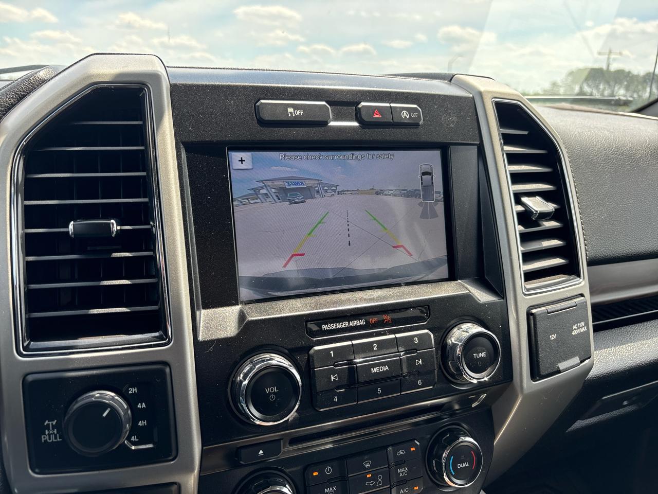 Ford F-150 4WD SuperCrew 145" Lariat 2017